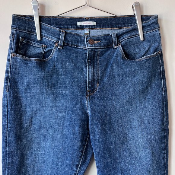 Gently Worn, but Lovingly Cared For, Women's Levi's Classic Bootcut Jeans - Picture 2 of 15
